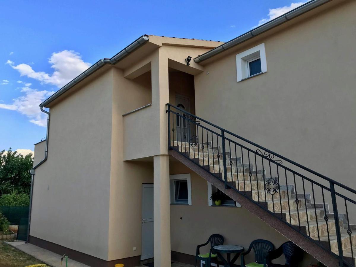 Apartman Laura Tribalj Exterior foto