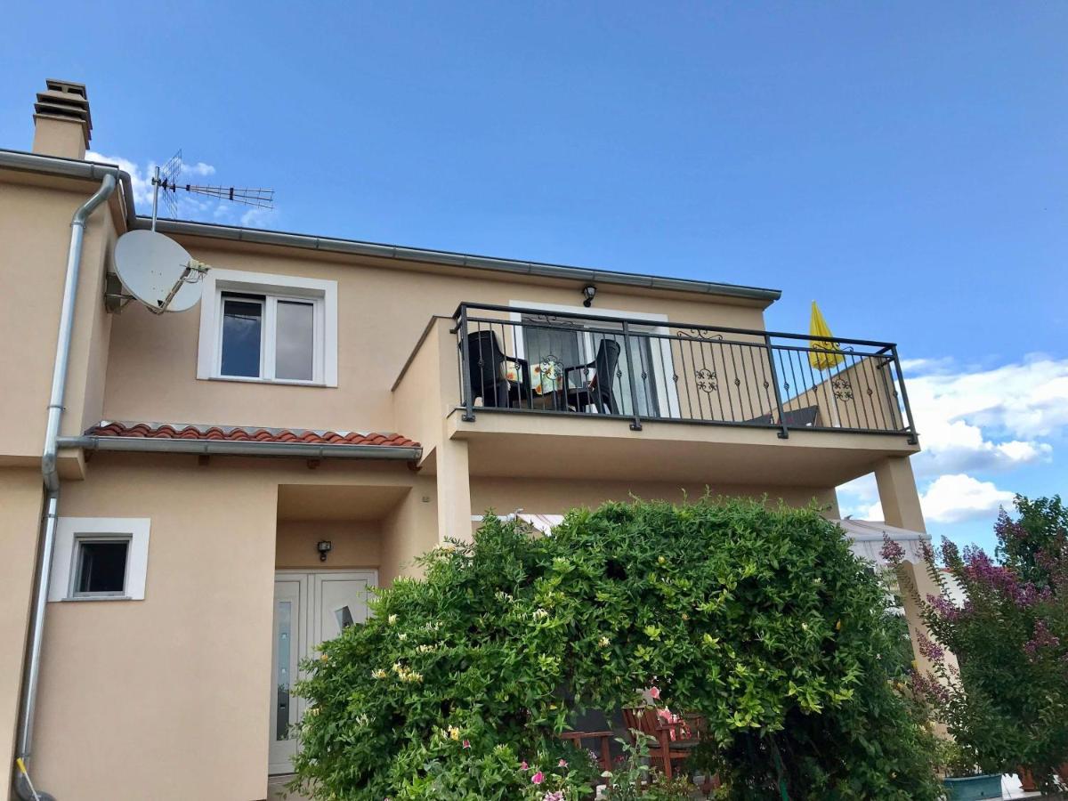 Apartman Laura Tribalj Exterior foto