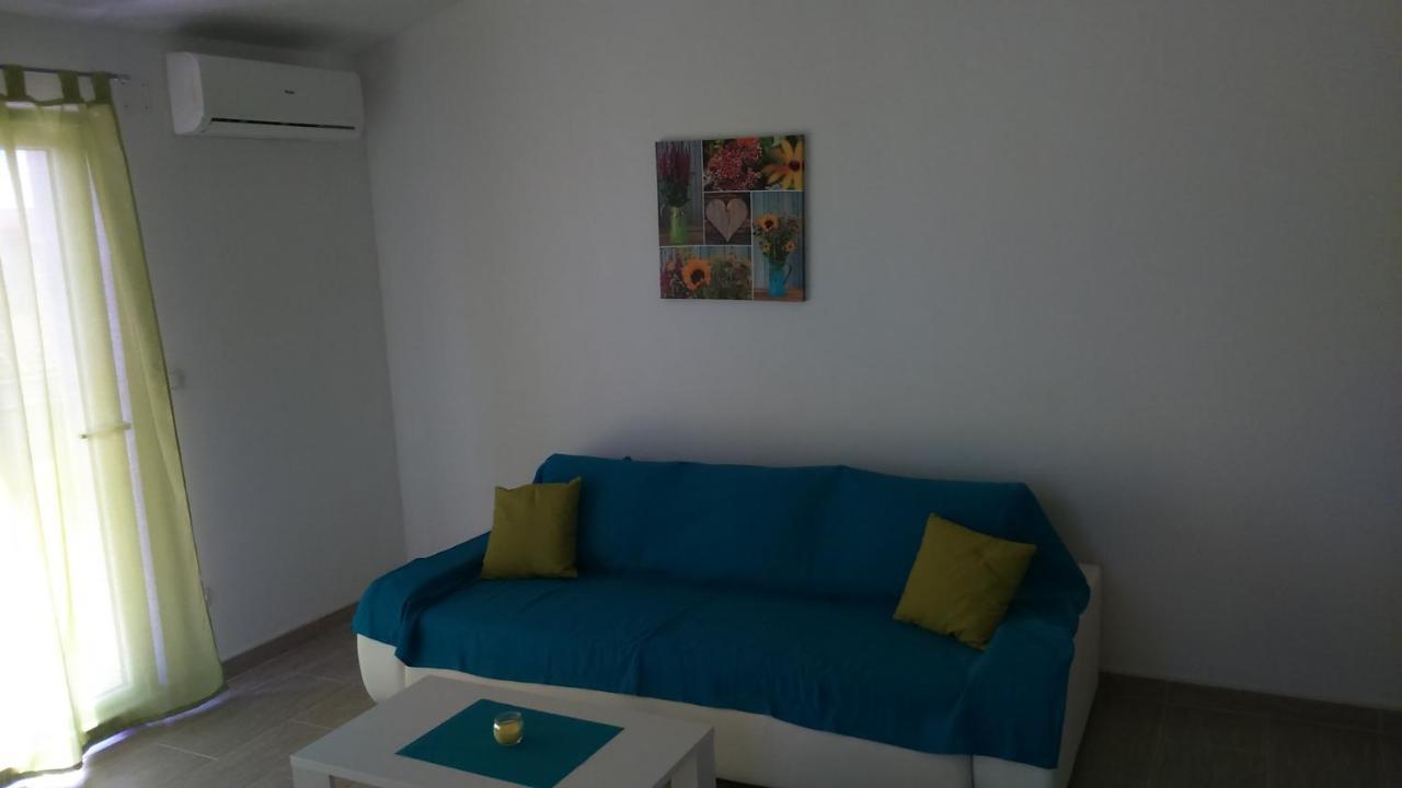 Apartman Laura Tribalj Exterior foto